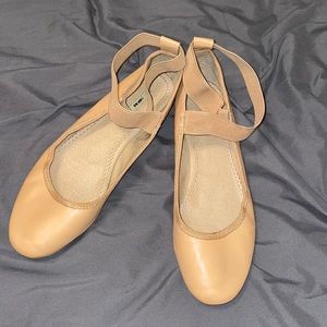 🎁3/$20🎁 Nude ballet flats with ankle straps • Kimchi Blue • size 8.5